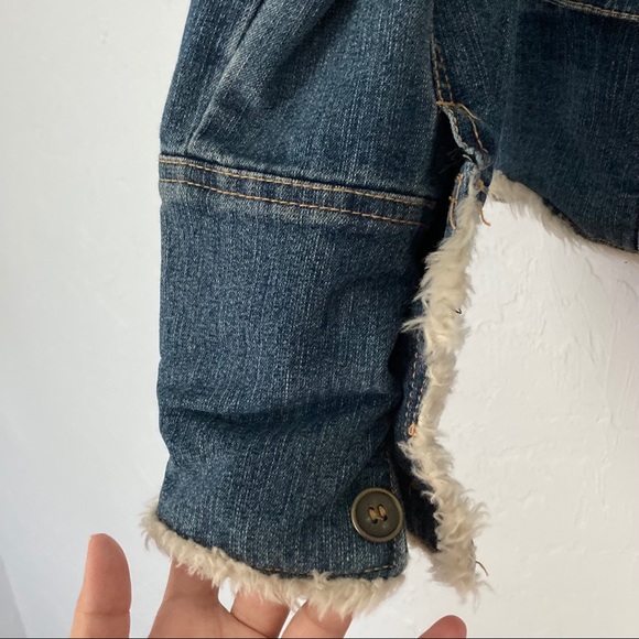 SOLD✨ 2xHP ✨ FINAL PRICE—Boutique fur detail jean jacket - Picture 5 of 7